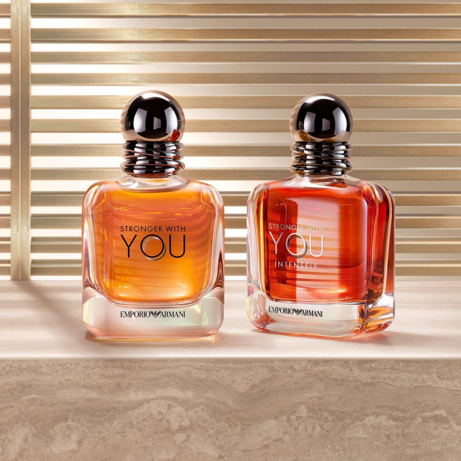 Dos frascos de perfume de Giorgio Armani: Si y Acqua di Gio.