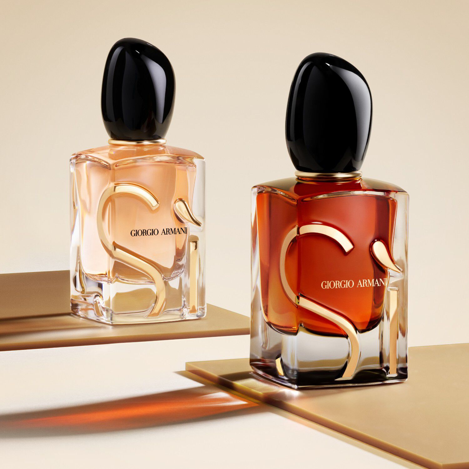 Un SI PARFUM y un SI EAU DE PARFUM.