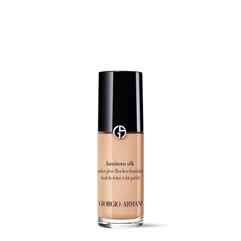 Base de maquillaje líquida ligera Luminous Silk Foundation Una base de maquillaje icónica, ligera y sin de aceites para una tez lisa y radiante. 4.75   18 Ml 18 ml