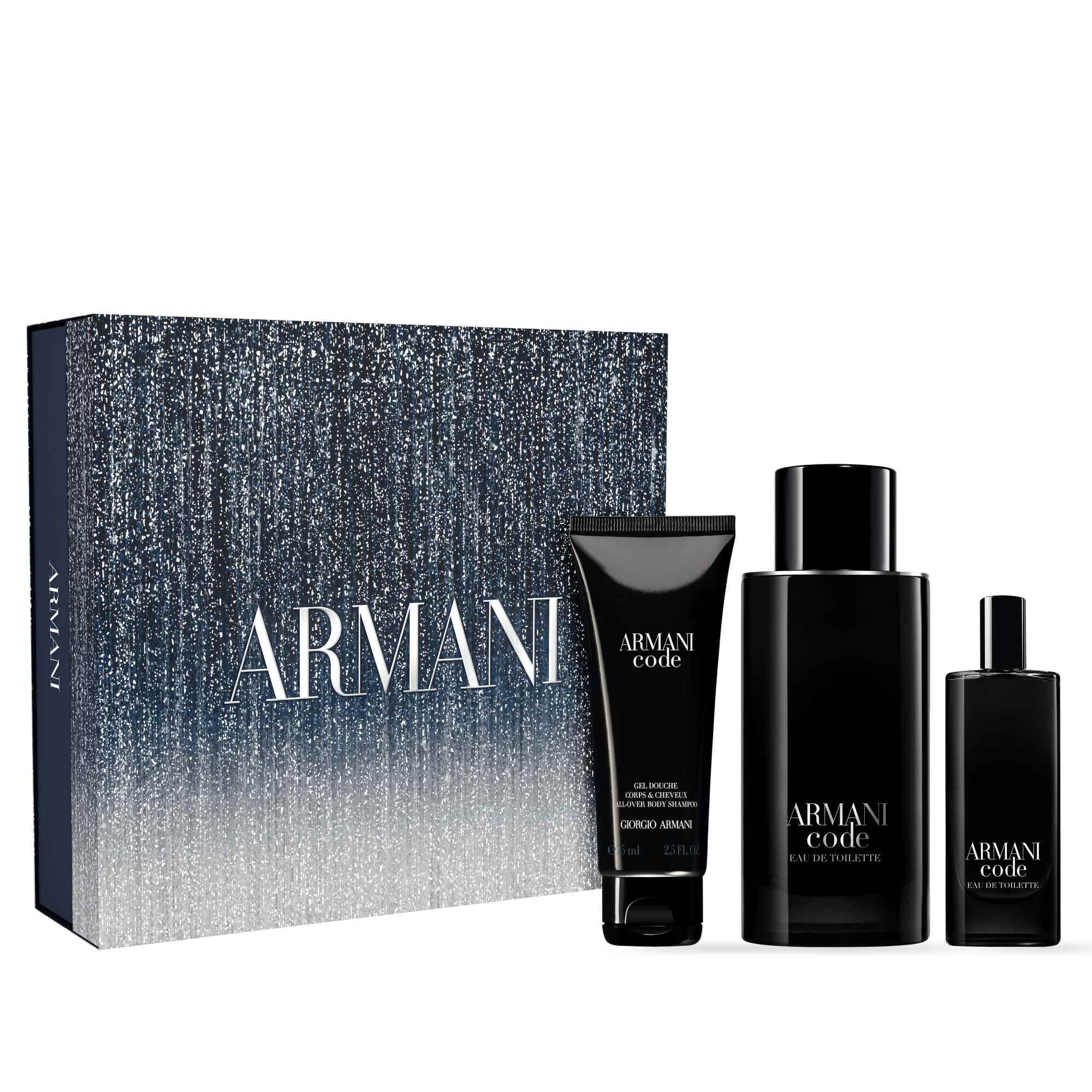 Se muestra un set de regalo Armani Code en caja, con una elegante caja azul oscuro con un diseno degradado y el logotipo de Armani. Frente a la caja hay tres productos: un tubo de gel corporal, una botella grande de Eau de Toilette y una botella mas pequena de Eau de Toilette tamano viaje, todos en un elegante empaque negro.